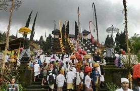 temple ceremony in bali